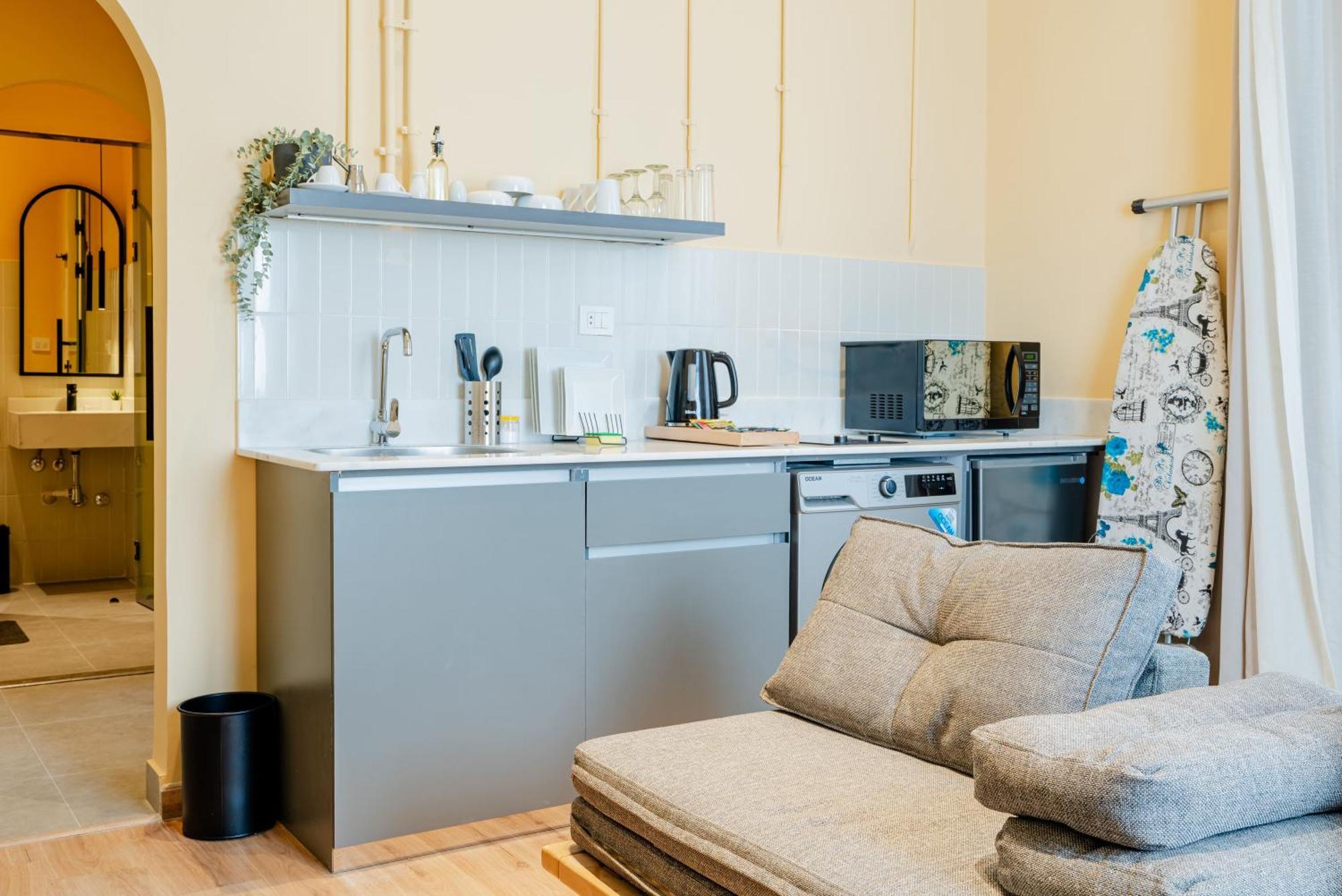 Grey L Studio Apartments Downtown Alexandria Menasce House Exteriör bild